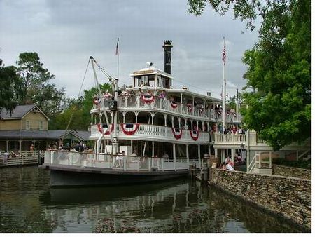 Liberty Square Riverboat photo, from ThemeParkInsider.com